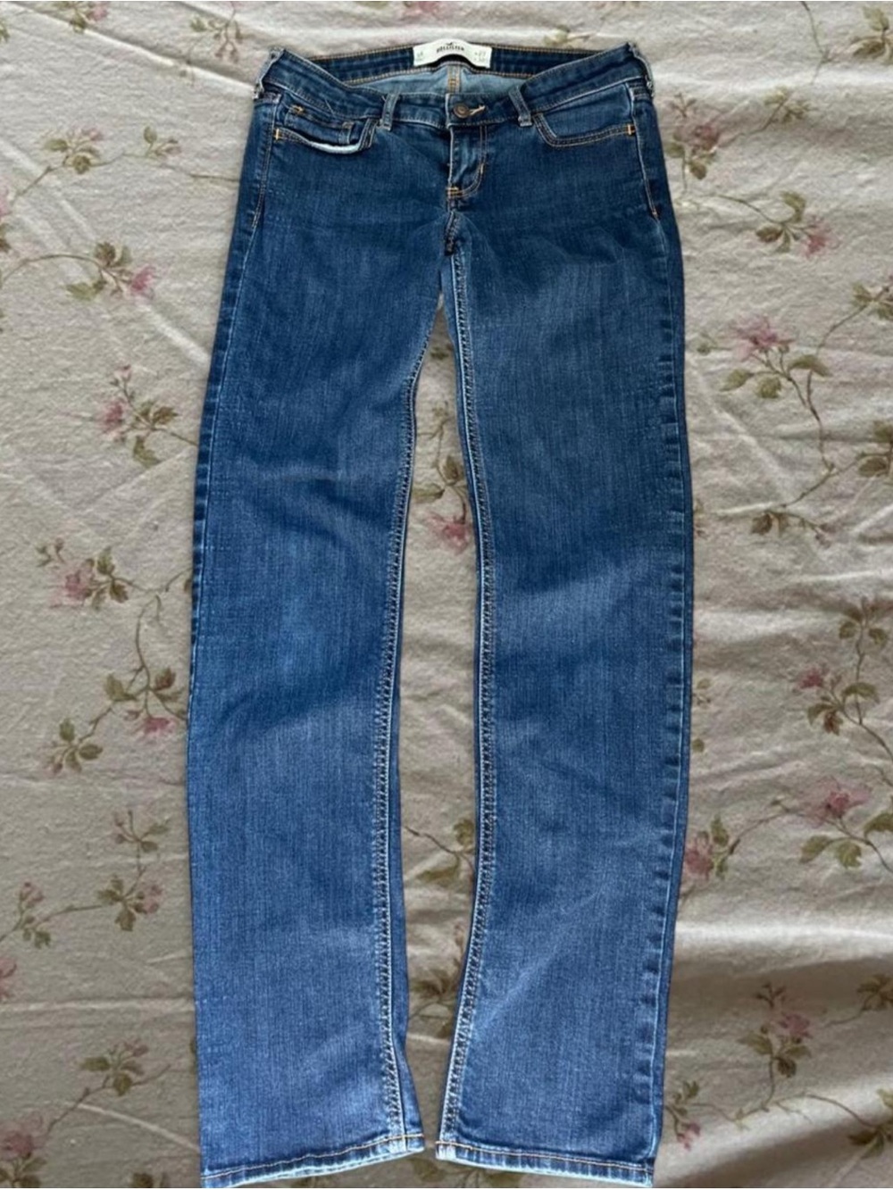 Hollister sz 27 Dark wash low mid rise straight skinny leg jeans